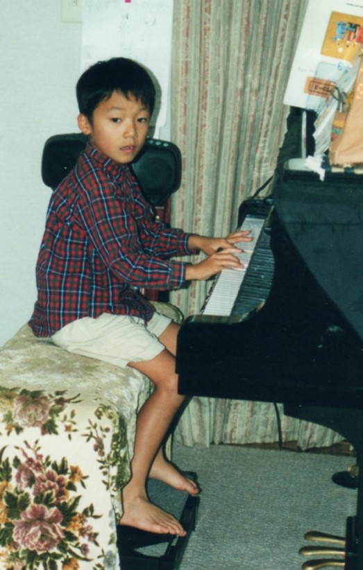 拓人８才ピアノ練習写真